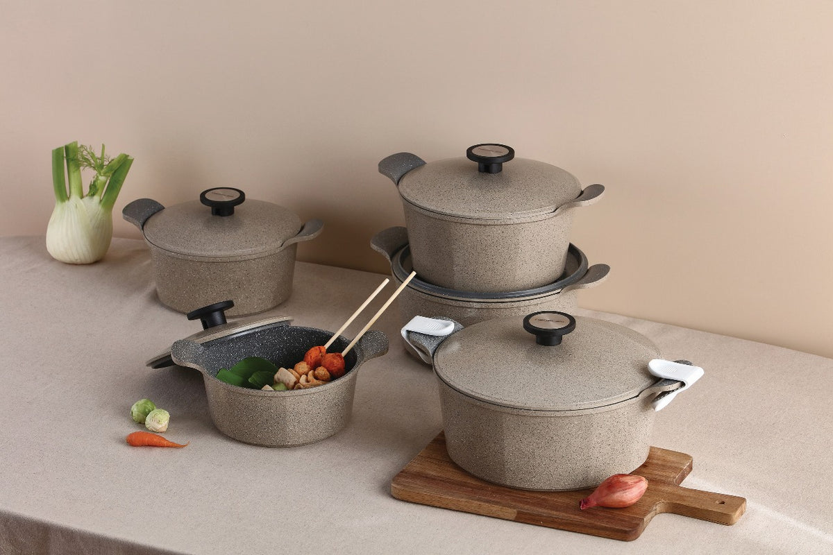 Batterie de cuisine en granit beige résistante et élégante – Neoflam Maroc

Set de casseroles en granit rose avec revêtement antiadhésif – Livraison rapide au Maroc

Ustensiles de cuisine durables en granit – Couleur rose pastel et beige
Revêtement en granit résistant aux rayures

Couleurs élégantes : beige doux & rose pastel

Poignées ergonomiques résistantes à la chaleur

Compatible tous feux (gaz, électrique, induction)


✅ Design moderne
✅ Cuisson saine avec peu d'huile
✅ Nettoyage rapide et sans effort